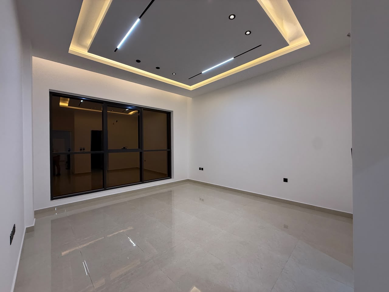 🏡 واجهتان من الحجر الفاخر… موقع مميز… وسعر شامل رسوم التسجيل والماء والكهرباء! فيلا تجمع الفخامة والموقع والسعر في فرصة واحدة لا تتكرر 🔥 9