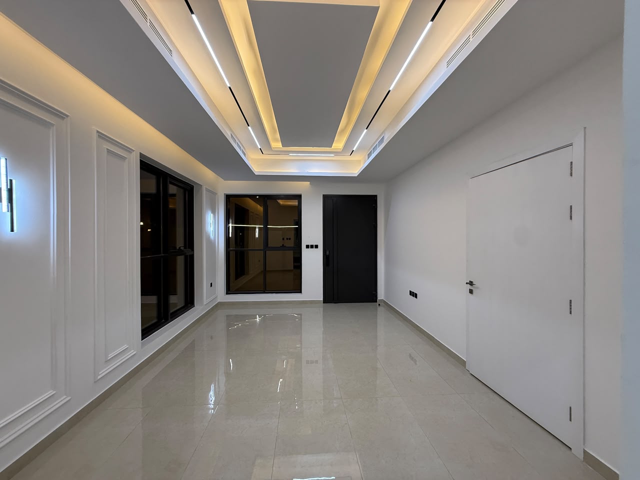 🏡 واجهتان من الحجر الفاخر… موقع مميز… وسعر شامل رسوم التسجيل والماء والكهرباء! فيلا تجمع الفخامة والموقع والسعر في فرصة واحدة لا تتكرر 🔥 11