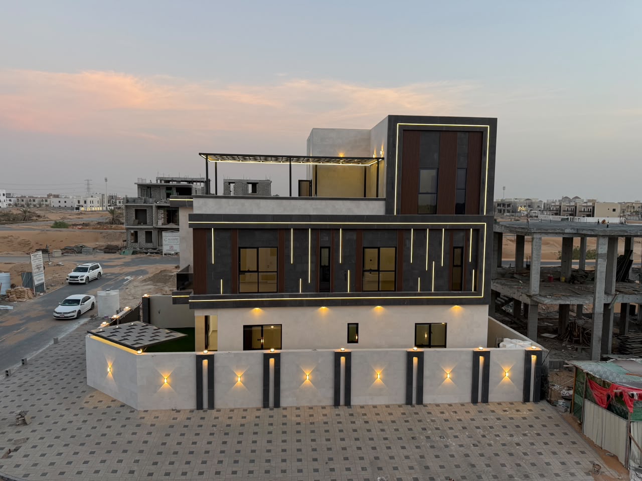 🏡 واجهتان من الحجر الفاخر… موقع مميز… وسعر شامل رسوم التسجيل والماء والكهرباء! فيلا تجمع الفخامة والموقع والسعر في فرصة واحدة لا تتكرر 🔥 15