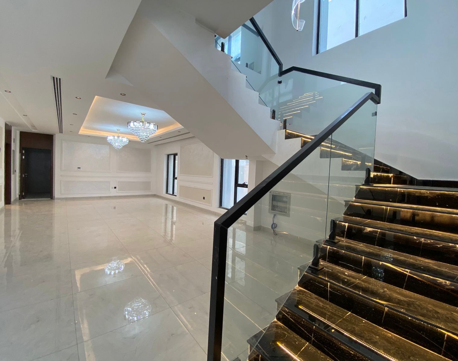 A once-in-a-lifetime opportunity! A luxurious villa that owns your dreams in Ajman with a very high finishing touch, and freehold ownership for all nationalities. 5