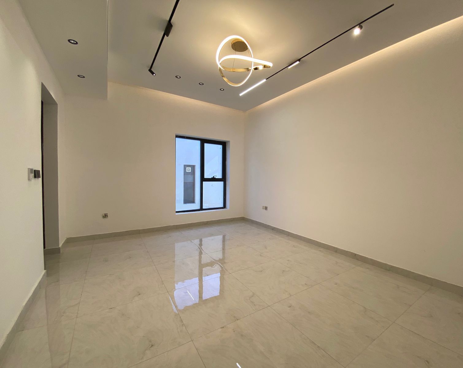A once-in-a-lifetime opportunity! A luxurious villa that owns your dreams in Ajman with a very high finishing touch, and freehold ownership for all nationalities. 14