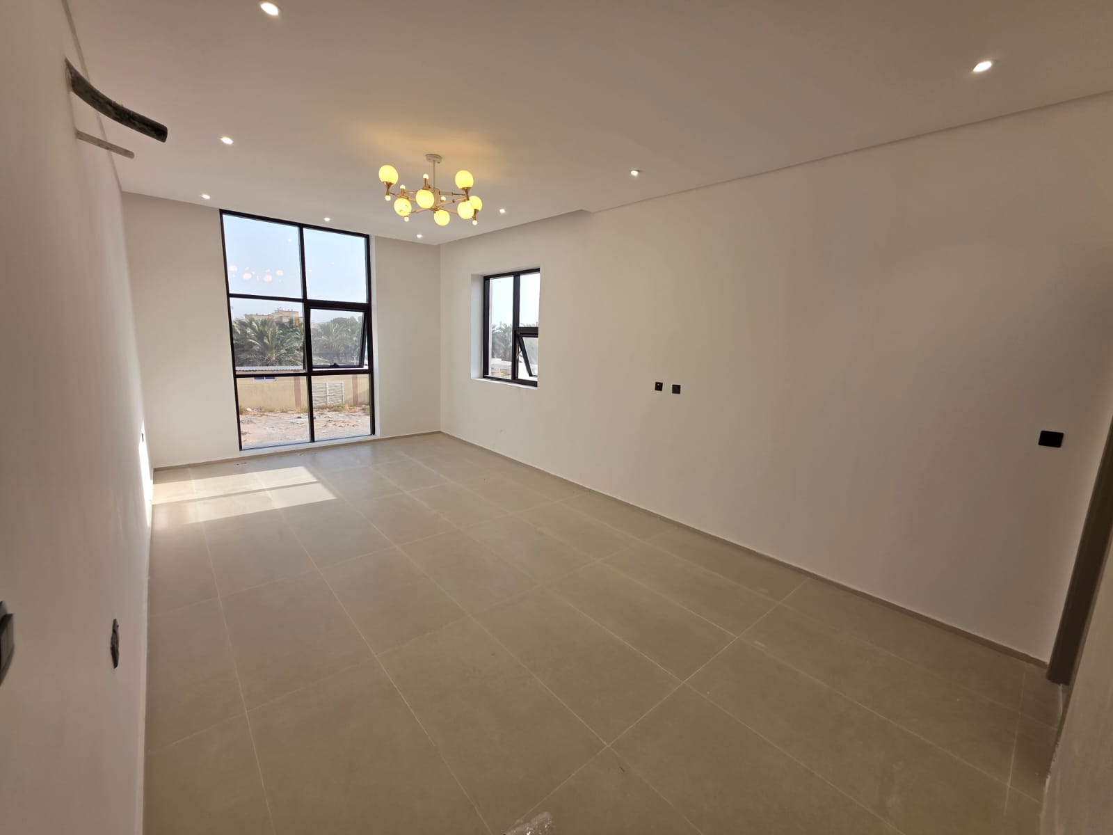 🏡 ليس كل يوم تجد فيلا زاوية... وهذه في الزاهية تجمع الفخامة والموقع المثالي. 3