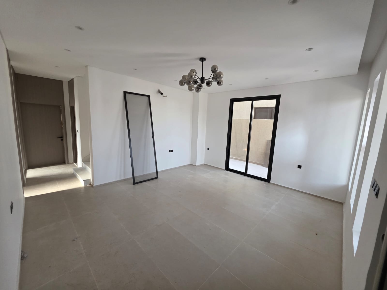 🏡 ليس كل يوم تجد فيلا زاوية... وهذه في الزاهية تجمع الفخامة والموقع المثالي. 11