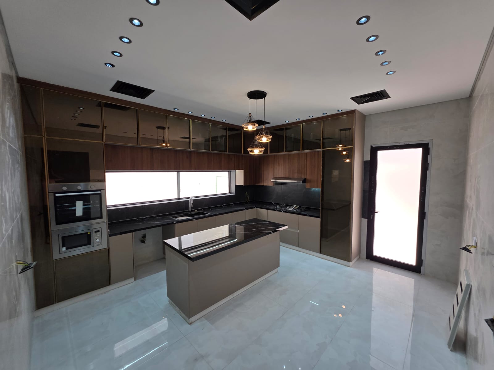 🏡 Don't miss the chance to invest in a premium home that combines elegance, comfort, and exceptional value. 13